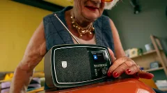 Philips prijenosni FM radio TAV2000FB