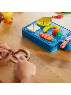 Masa za modeliranje Hasbro Play-doh početni set little chef F69045L0