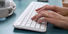 Logitech K950 bežična tipkovnica, bijela