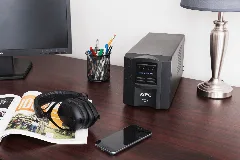 APC Smart-UPS 750VA LCD 230V with SmartConnect